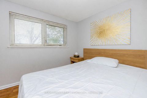 Photo 16 at 30 - 9 Kendleton Drive, Jamestown, Toronto