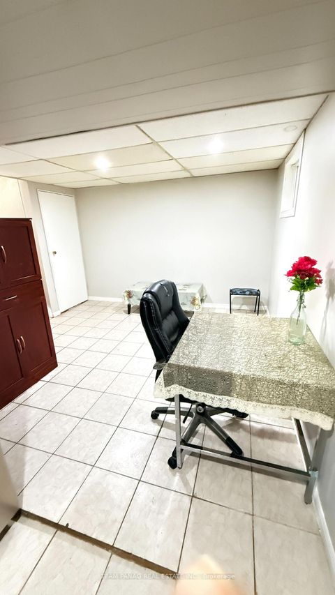 Photo 27 at 30 - 9 Kendleton Drive, Jamestown, Toronto