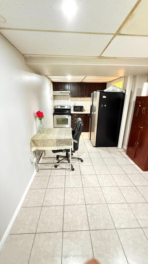 Photo 28 at 30 - 9 Kendleton Drive, Jamestown, Toronto