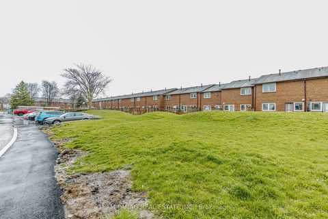 Photo 34 at 30 - 9 Kendleton Drive, Jamestown, Toronto