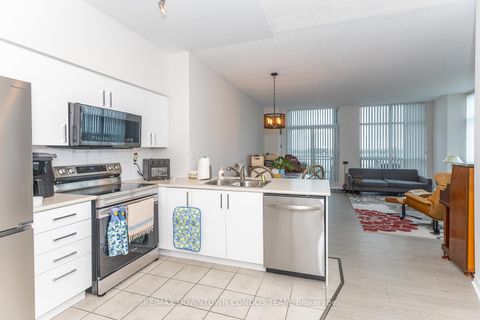 Photo 16 at 404 - 410 Queens Quay W, Waterfront Communities C1, Toronto