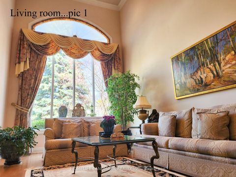 Photo 11 at 16 Lawnview Drive, Willowdale East, Toronto