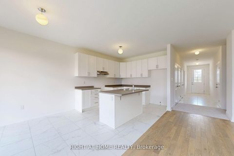 Photo 8 at 258 Duncan Street, Stayner, Clearview