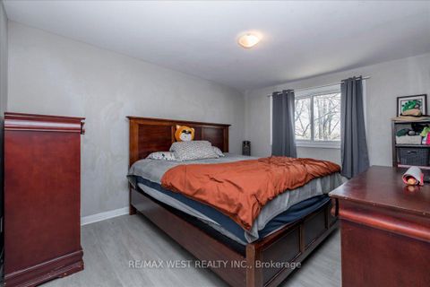 Photo 7 at 68 Chaucer Crescent, Letitia Heights, Barrie