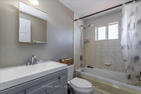 Photo 8 at 68 Chaucer Crescent, Letitia Heights, Barrie