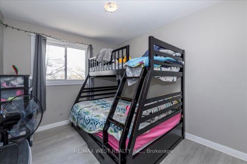 Photo 10 at 68 Chaucer Crescent, Letitia Heights, Barrie