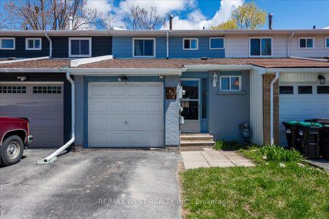Photo 17 at 68 Chaucer Crescent, Letitia Heights, Barrie