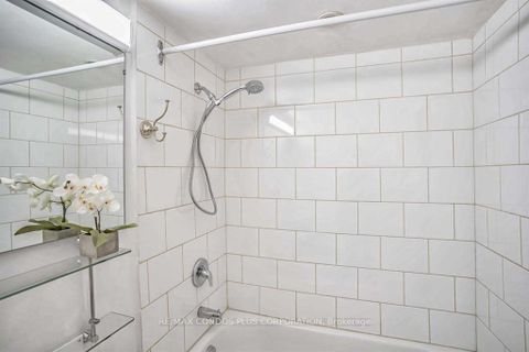 Photo 10 at 1011 - 720 Spadina Avenue, University, Toronto