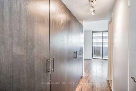 Photo 12 at 1011 - 720 Spadina Avenue, University, Toronto
