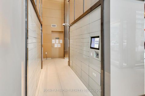 Photo 4 at 918 - 39 Queens Quay E, Waterfront Communities C8, Toronto