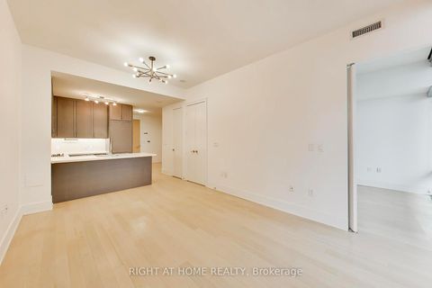 Photo 14 at 918 - 39 Queens Quay E, Waterfront Communities C8, Toronto