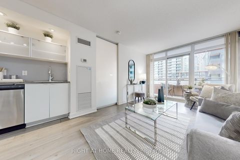 Photo 3 at 727 - 4K Spadina Avenue, Waterfront Communities C1, Toronto