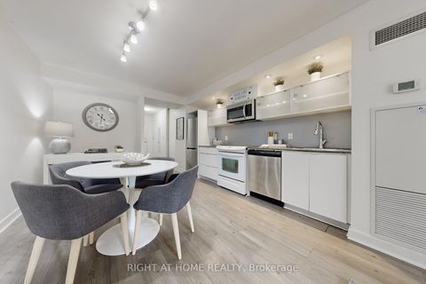Photo 8 at 727 - 4K Spadina Avenue, Waterfront Communities C1, Toronto