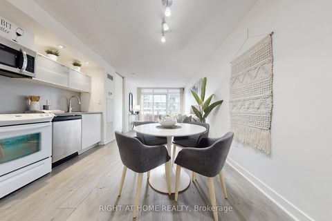 Photo 9 at 727 - 4K Spadina Avenue, Waterfront Communities C1, Toronto