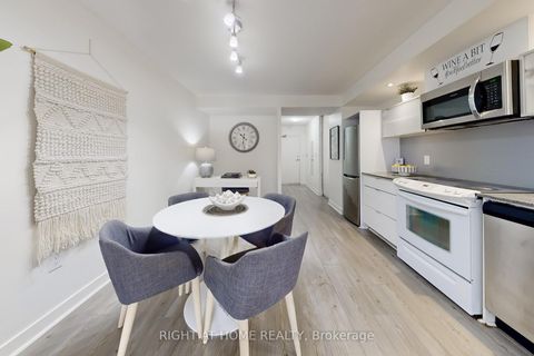 Photo 10 at 727 - 4K Spadina Avenue, Waterfront Communities C1, Toronto