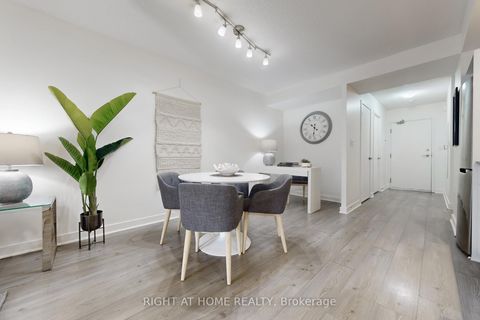 Photo 11 at 727 - 4K Spadina Avenue, Waterfront Communities C1, Toronto