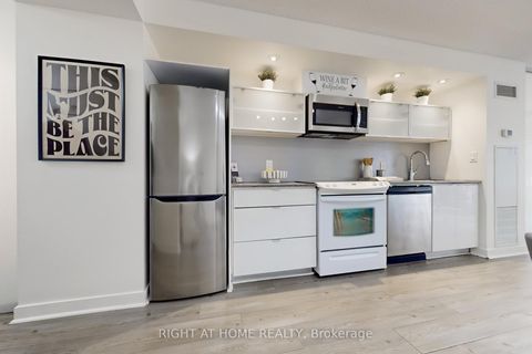 Photo 13 at 727 - 4K Spadina Avenue, Waterfront Communities C1, Toronto