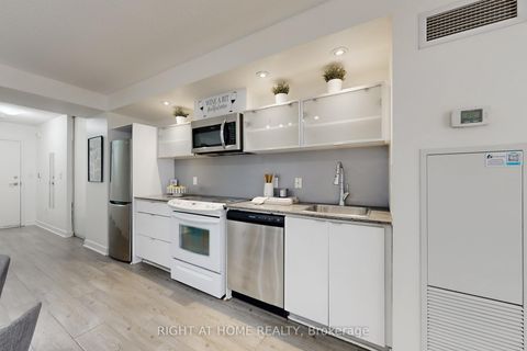Photo 14 at 727 - 4K Spadina Avenue, Waterfront Communities C1, Toronto