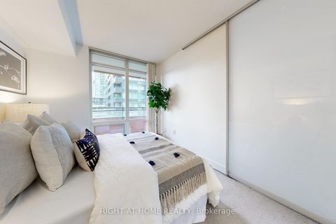 Photo 19 at 727 - 4K Spadina Avenue, Waterfront Communities C1, Toronto