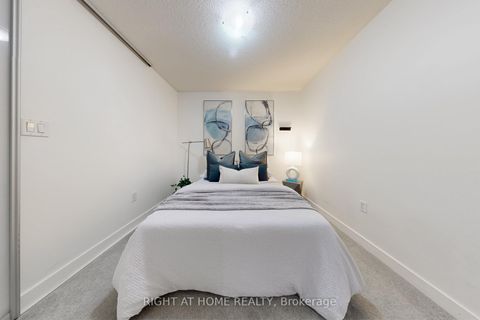 Photo 22 at 727 - 4K Spadina Avenue, Waterfront Communities C1, Toronto