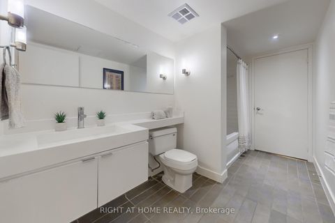 Photo 23 at 727 - 4K Spadina Avenue, Waterfront Communities C1, Toronto