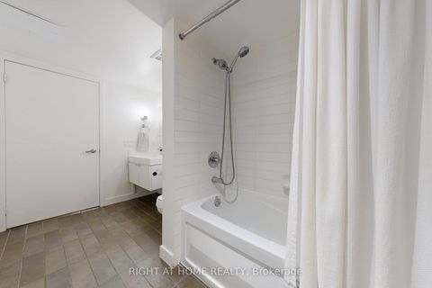 Photo 25 at 727 - 4K Spadina Avenue, Waterfront Communities C1, Toronto