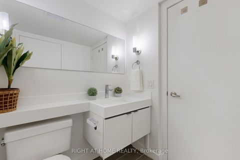Photo 27 at 727 - 4K Spadina Avenue, Waterfront Communities C1, Toronto