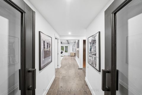 Photo 5 at 7 Cedar Crescent, Aurora Village, Aurora