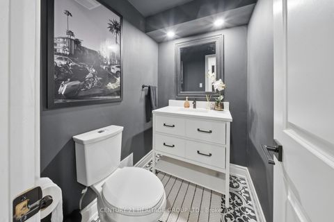Photo 10 at 7 Cedar Crescent, Aurora Village, Aurora