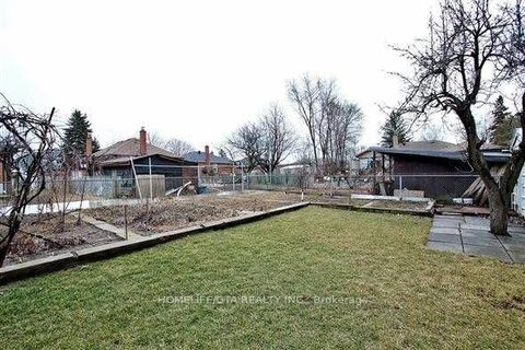 Photo 1 at 31 Dorking Crescent, CFB, Toronto