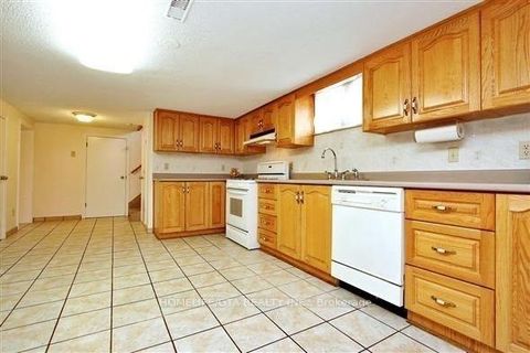 Photo 2 at 31 Dorking Crescent, CFB, Toronto