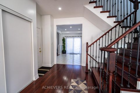 Photo 7 at 19 Thrushwood Drive, 400 West, Barrie