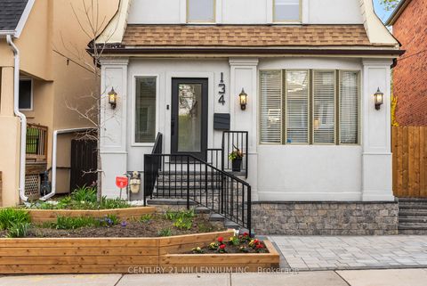 Photo 2 at 134 Helendale Avenue, Eglinton, Toronto