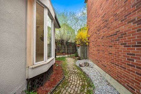Photo 30 at 134 Helendale Avenue, Eglinton, Toronto