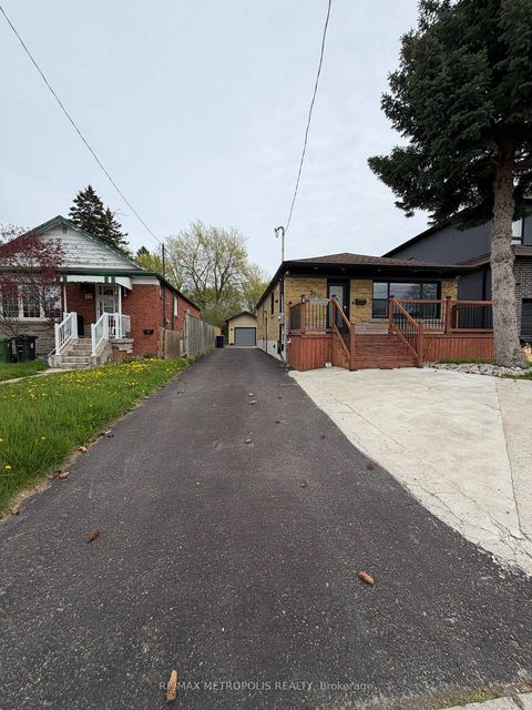 Photo 1 at 37 Lynvalley Crescent, Maryvale, Toronto