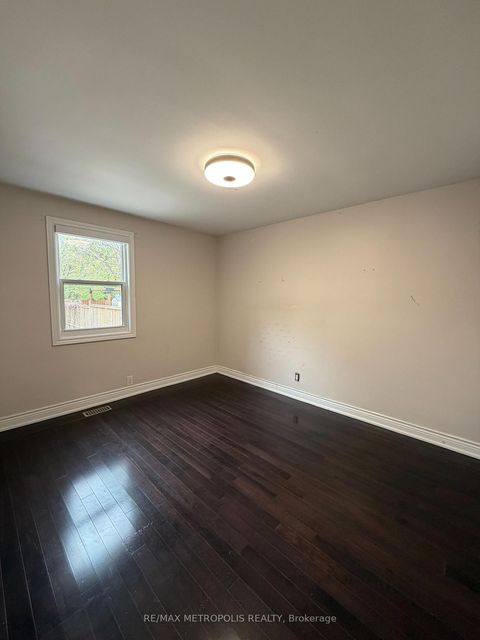 Photo 10 at 37 Lynvalley Crescent, Maryvale, Toronto