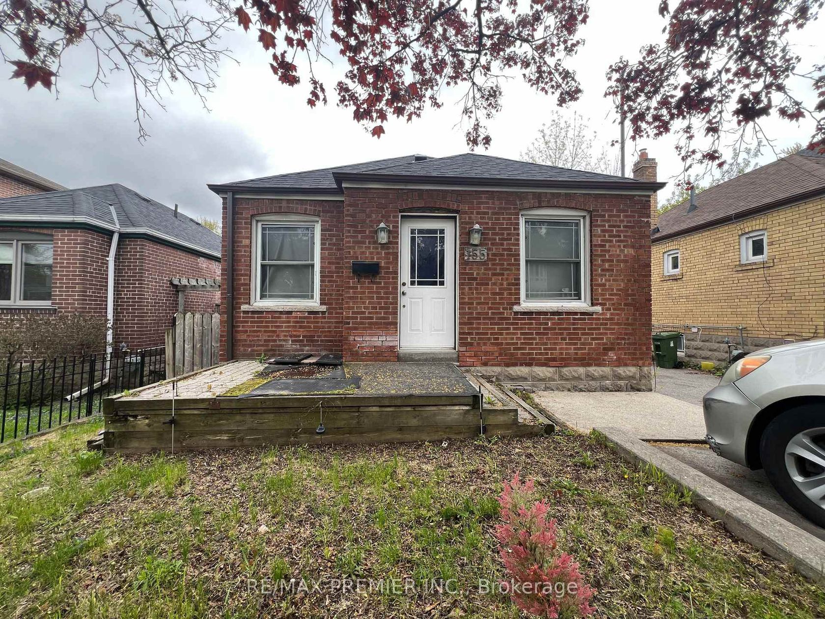 155 William Street, Weston, Toronto photo number 2