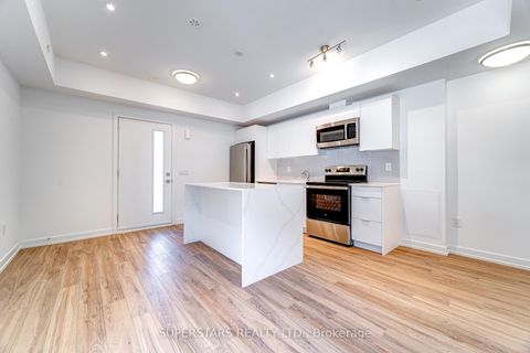 Photo 6 at 31 Calamint Lane, L'Amoreaux, Toronto