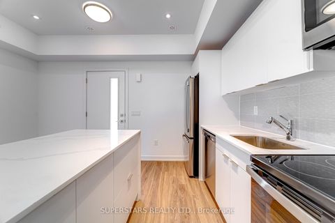 Photo 7 at 31 Calamint Lane, L'Amoreaux, Toronto
