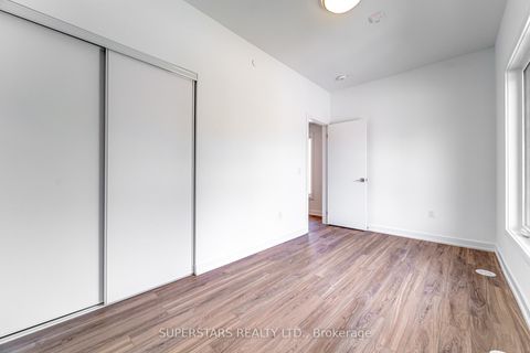 Photo 12 at 31 Calamint Lane, L'Amoreaux, Toronto