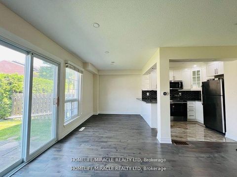 Photo 5 at 11 - 50 Blackwell Avenue, Malvern, Toronto