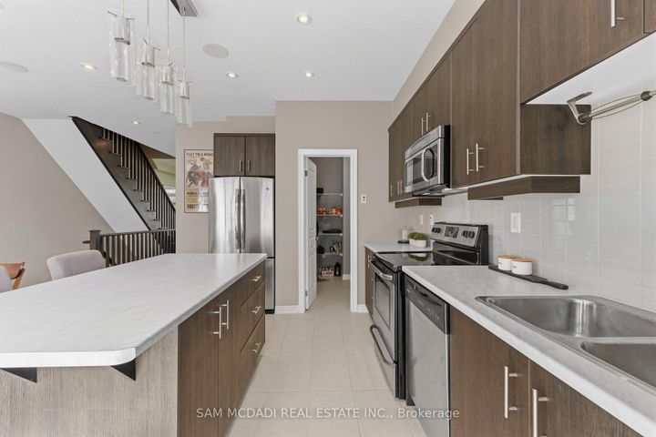 Photo 10 at 9 - 215 Dundas Street E, Waterdown, Hamilton