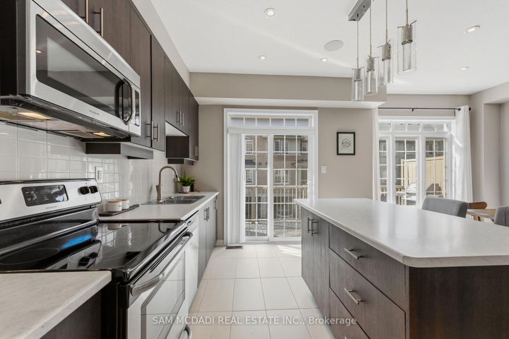 Photo 11 at 9 - 215 Dundas Street E, Waterdown, Hamilton
