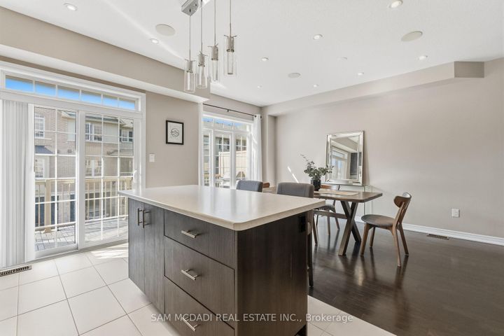 Photo 12 at 9 - 215 Dundas Street E, Waterdown, Hamilton