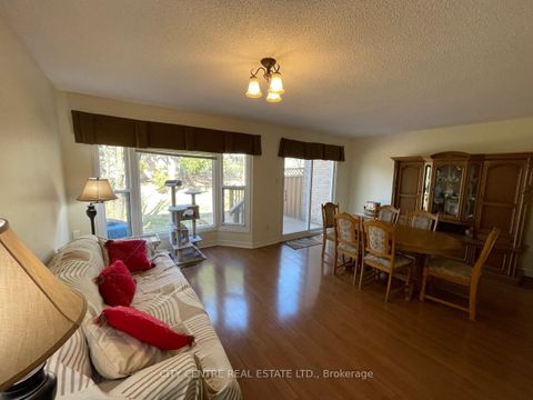 Photo 7 at 79 Tamarack Circle, The Westway, Toronto