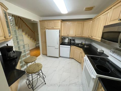 Photo 9 at 79 Tamarack Circle, The Westway, Toronto