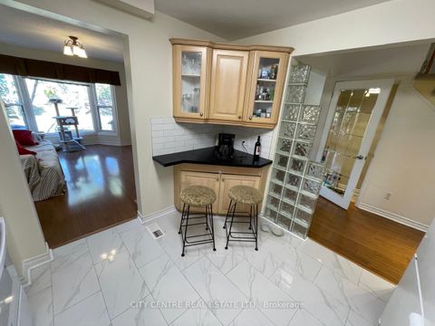 Photo 10 at 79 Tamarack Circle, The Westway, Toronto