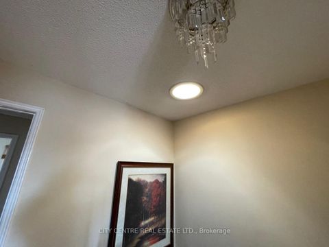 Photo 14 at 79 Tamarack Circle, The Westway, Toronto