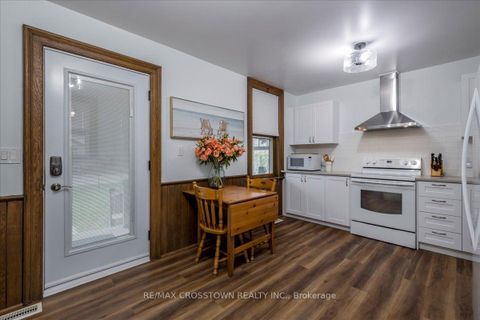 Photo 9 at 49 Park Street, Queen's Park, Barrie