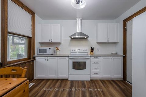 Photo 10 at 49 Park Street, Queen's Park, Barrie